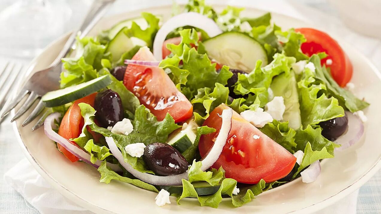 Mediterrán diétás saláta